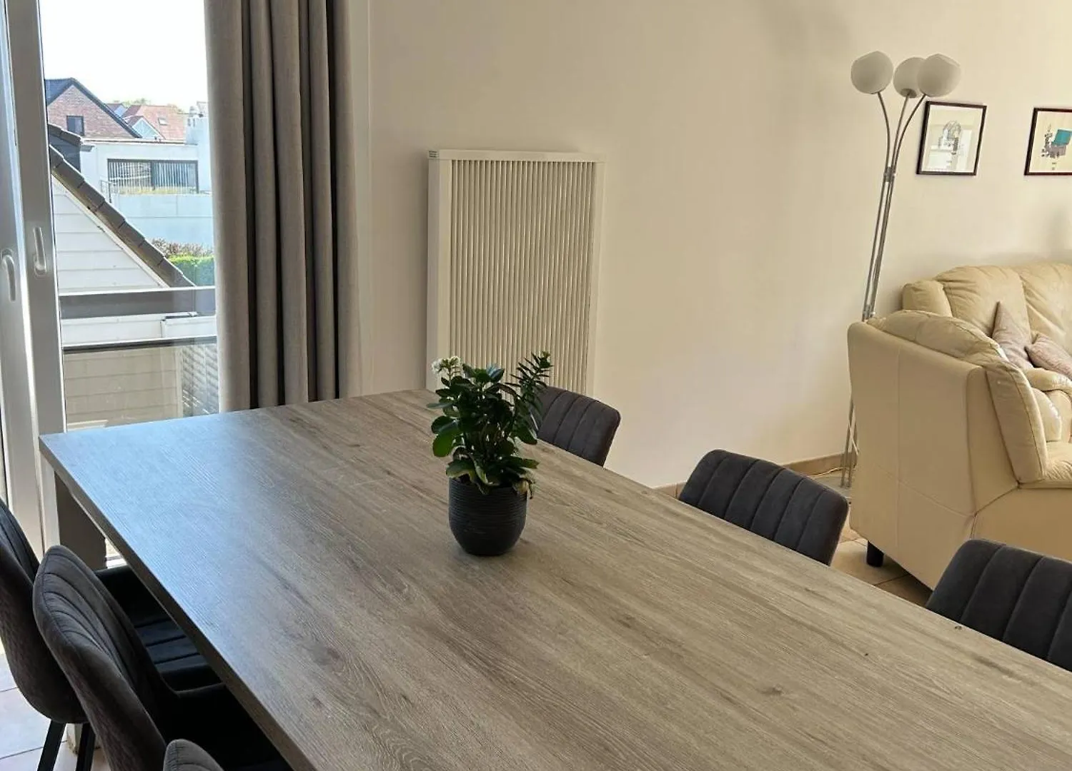 Ruim Zonnig Appartement Op 50M Van Strand Ostende Belgique